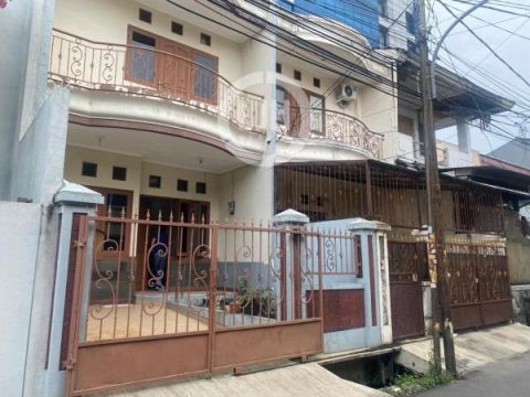 Rumah 2 Lantai Terawat, Siap Huni dan Strategis di Tomang, Jakarta Barat