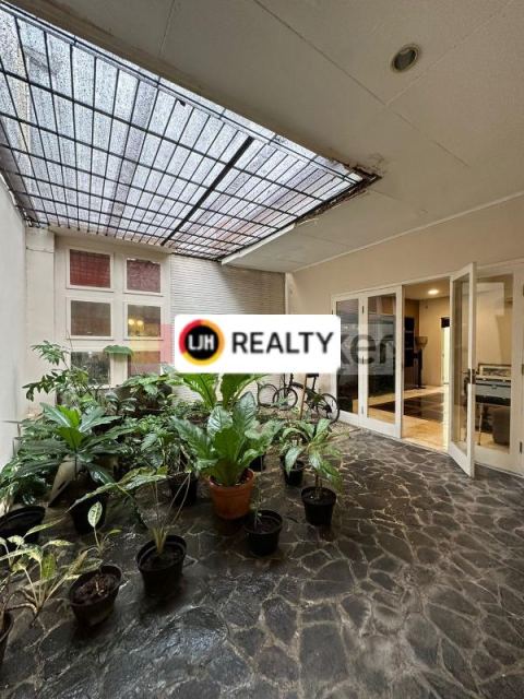 RUMAH CANTIK DENGAN MODEL MINIMALIS DI PEJATEN