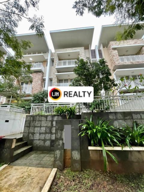 TOWNHOUSE CANTIK DI SHERWOOD RESIDENCE AREA KELAPA GADING