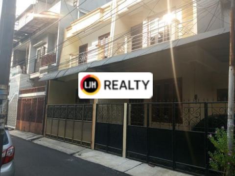Rumah Terawat dan Rapi lokasi Tanjung Duren, Jakarta Barat