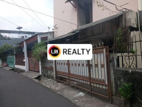 Rumah Layak Huni 2.5 lantai, lokasi strategis di Tomang, Jakarta Barat