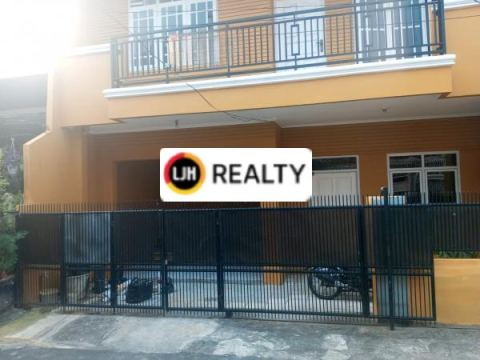 RUMAH SIap Huni dan Terawat lokasi Nyaman di Tanjung Duren, Jakarta Barat 