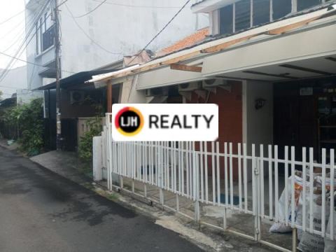 RUMAH Butuh Renov lokasi nyaman di Tanjung Duren, Jakarta Barat 