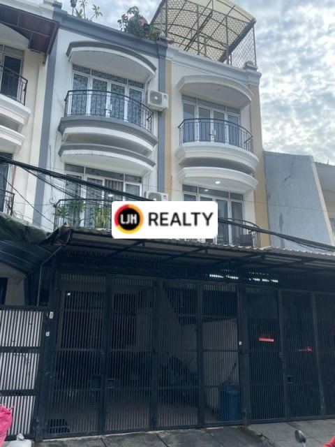 Rumah siap huni pinggir jalan ramai di Tomang, Jakarta Barat