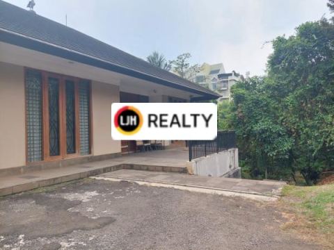 RUMAH LUAS BANGUNAN 2 LANTAI LENGKAP DENGAN KOLAM RENANG LOKASI PONDOK LABU 