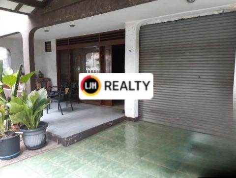 RUMAH 2 Lantai Siap Huni, Pinggir Jalan Raya di Tomang, Jakarta Barat