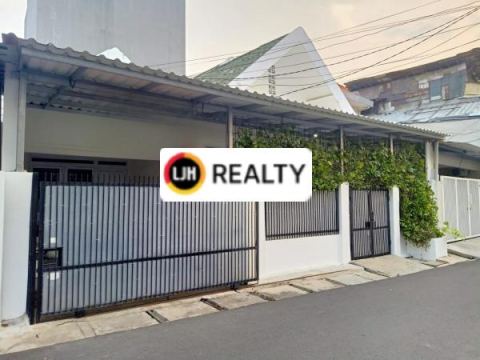 Rumah Nyaman Semi Furnished di Tomang, Jakarta Barat 