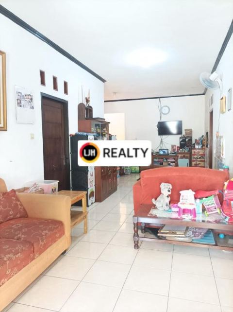 DIJUAL RUMAH SARI DAN NYAMAN LOKASI DI DALAM KOMPLEK DI CIPUTAT